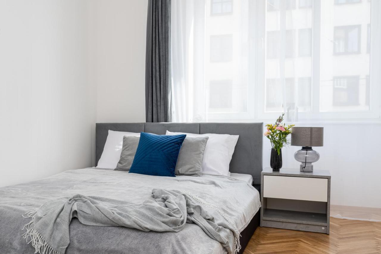 Corner Apartments Near Vistula River คราคูฟ ภายนอก รูปภาพ